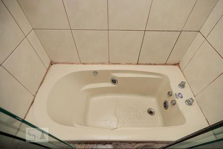 Apartamento à venda com 76m², 2 quartos e 1 vaga Apartamento à venda com 76m², 2 quartos e 1 vagaBanheiro