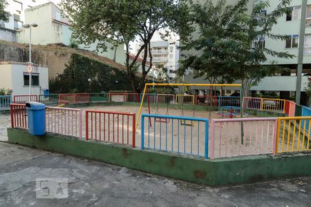 Apartamento à venda com 76m², 2 quartos e 1 vaga Apartamento à venda com 76m², 2 quartos e 1 vagaPlay