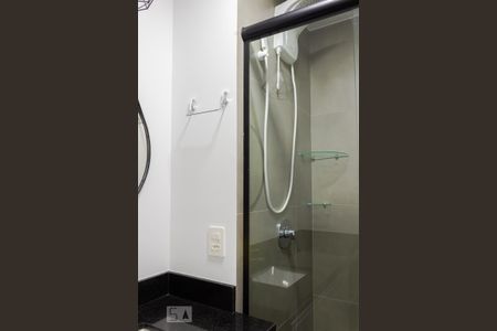 Banheiro de kitnet/studio para alugar com 1 quarto, 38m² em Marechal Rondon, Canoas