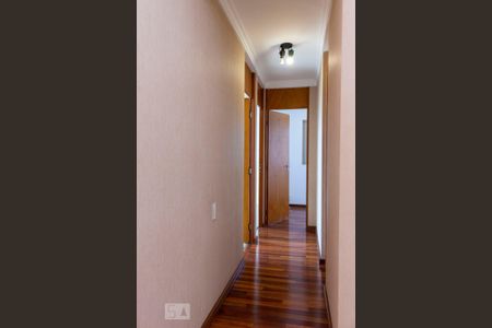 Corredor de apartamento para alugar com 3 quartos, 65m² em Vila Firmiano Pinto, São Paulo
