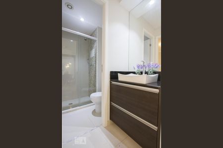 Banheiro de kitnet/studio para alugar com 1 quarto, 50m² em Brooklin, São Paulo