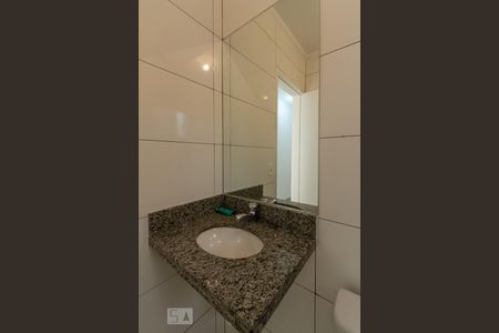 Casa à venda com 185m², 3 quartos e 2 vagasBanheiro 2