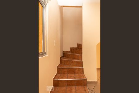 Casa para alugar com 121m², 3 quartos e 2 vagasEscada 