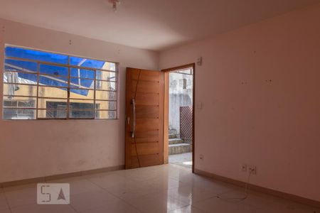 Casa à venda com 150m², 2 quartos e 2 vagas Casa à venda com 150m², 2 quartos e 2 vagasSala