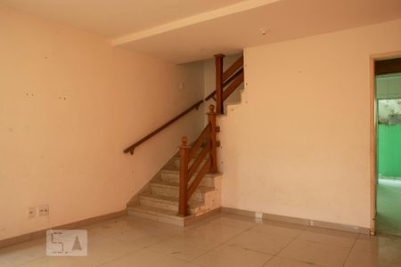 Casa à venda com 150m², 2 quartos e 2 vagas Casa à venda com 150m², 2 quartos e 2 vagasSala