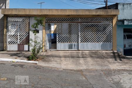 Casa à venda com 150m², 2 quartos e 2 vagas Casa à venda com 150m², 2 quartos e 2 vagasFachada
