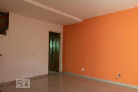 Casa à venda com 150m², 2 quartos e 2 vagas Casa à venda com 150m², 2 quartos e 2 vagasSala