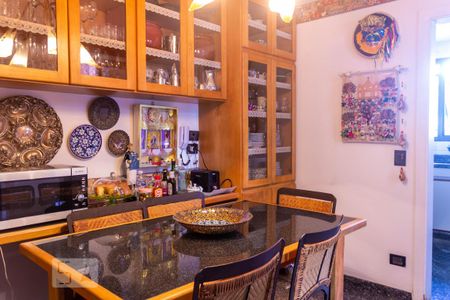 Apartamento à venda com 260m², 4 quartos e 4 vagasCozinha