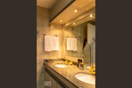 Apartamento à venda com 260m², 4 quartos e 4 vagasBanheiro Suíte 1