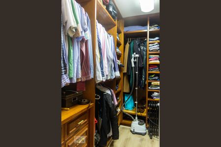 Apartamento à venda com 260m², 4 quartos e 4 vagasCloset Suíte 1
