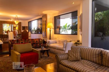 Apartamento à venda com 260m², 4 quartos e 4 vagasSala de Estar