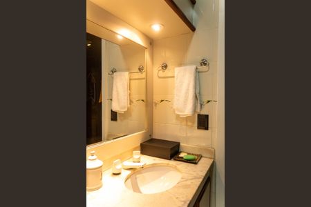 Apartamento à venda com 260m², 4 quartos e 4 vagasBanheiro Suíte 2
