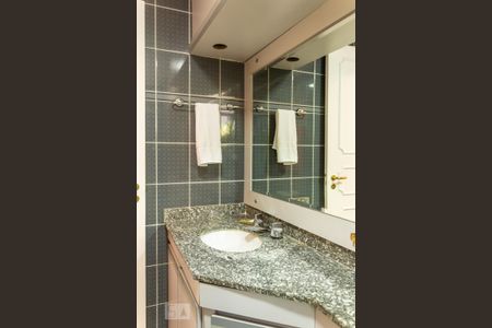 Apartamento à venda com 260m², 4 quartos e 4 vagasBanheiro Suíte 3