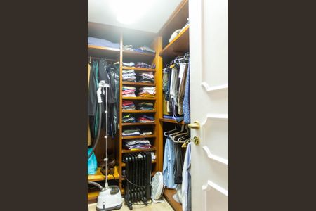 Apartamento à venda com 260m², 4 quartos e 4 vagasCloset Suíte 1