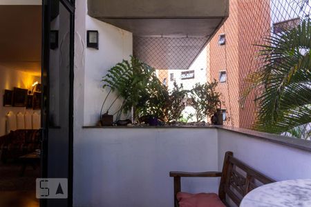 Apartamento à venda com 260m², 4 quartos e 4 vagasVaranda
