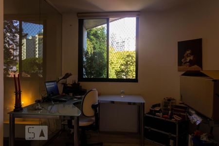 Apartamento à venda com 260m², 4 quartos e 4 vagasEscritório