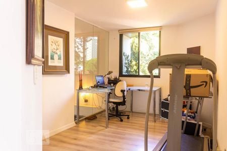 Apartamento à venda com 260m², 4 quartos e 4 vagasEscritório