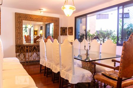 Apartamento à venda com 260m², 4 quartos e 4 vagasSala de Jantar