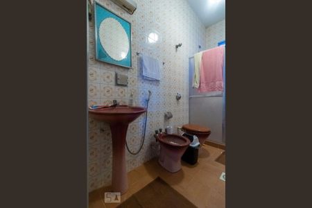 Casa à venda com 240m², 3 quartos e 4 vagasBanheiro 1