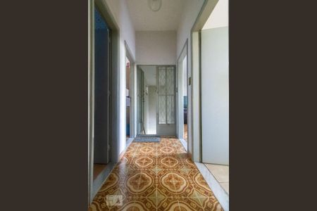 Casa à venda com 240m², 3 quartos e 4 vagasCorredor