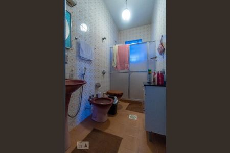 Casa à venda com 240m², 3 quartos e 4 vagasBanheiro 1