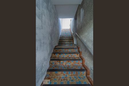 Casa à venda com 240m², 3 quartos e 4 vagasEscada para o Primeiro Pavimento