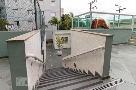 Apartamento à venda com 75m², 2 quartos e sem vagaEscadas para a portaria