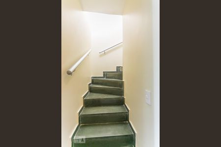 Escada de casa à venda com 3 quartos, 140m² em Jardim Bonfiglioli, São Paulo
