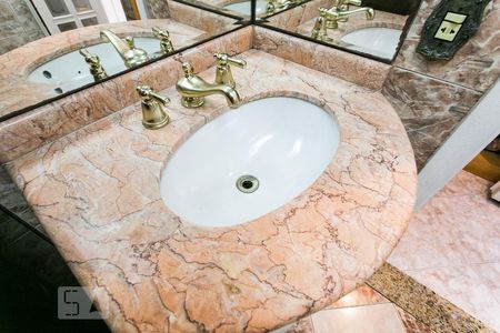 Apartamento à venda com 181m², 3 quartos e 2 vagasBanheiro da Suíte 1