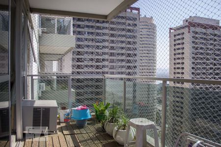 Apartamento à venda com 65m², 1 quarto e 1 vaga Apartamento à venda com 65m², 1 quarto e 1 vagaVaranda