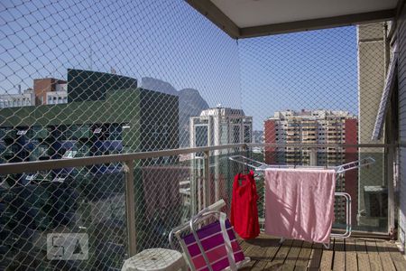 Apartamento à venda com 65m², 1 quarto e 1 vaga Apartamento à venda com 65m², 1 quarto e 1 vagaVaranda