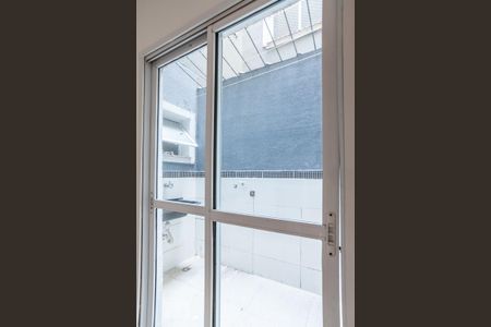 Detalhe Área de Serviço de apartamento para alugar com 2 quartos, 47m² em Vila Guaraciaba, Santo André