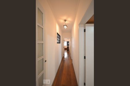 Corredor de casa à venda com 3 quartos, 382m² em Vila Monumento, São Paulo