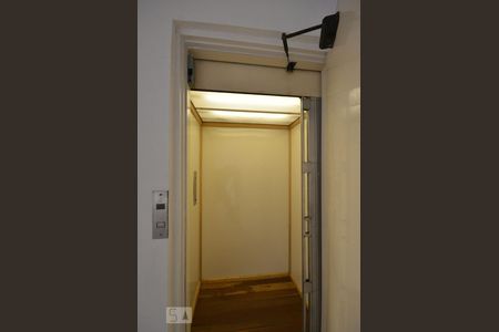 Casa à venda com 382m², 3 quartos e 5 vagasElevador Garagem