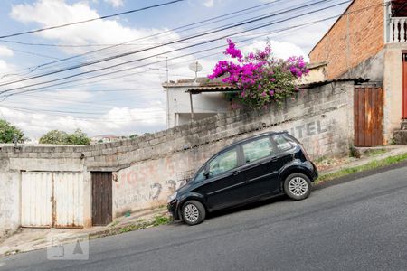 Casa à venda com 200m², 6 quartos e 4 vagasFachada