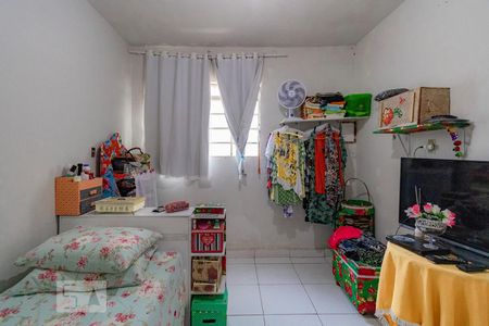 Quarto de casa à venda com 6 quartos, 200m² em Santa Cruz, Belo Horizonte