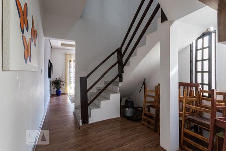 Escada/Corredor Térreo de casa para alugar com 3 quartos, 143m² em Jardim Cintia, Mogi das Cruzes
