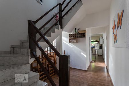 Escada/Corredor Térreo de casa para alugar com 3 quartos, 143m² em Jardim Cintia, Mogi das Cruzes