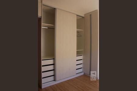 Quarto 2 de apartamento para alugar com 2 quartos, 60m² em Guará Ii, Brasília