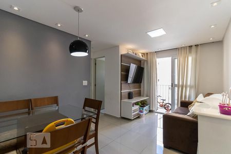 Sala de apartamento para alugar com 2 quartos, 47m² em Taboão, São Paulo