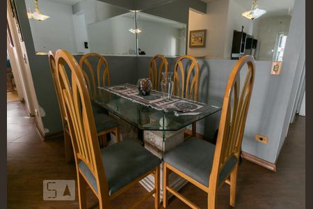 Apartamento à venda com 74m², 3 quartos e 1 vagaSala = Mesa