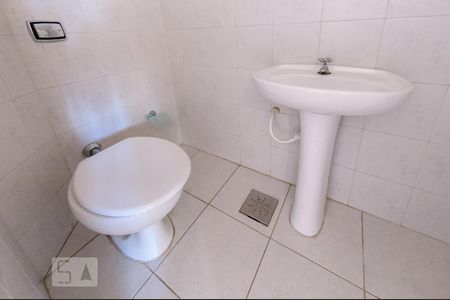 Lavabo de apartamento para alugar com 3 quartos, 138m² em Centro, Campinas