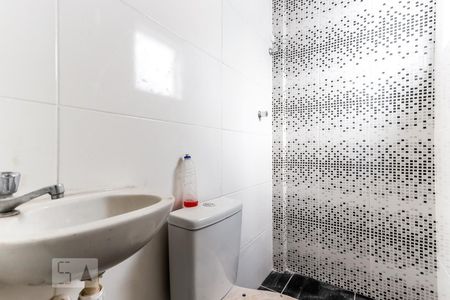 Banheiro de kitnet/studio para alugar com 1 quarto, 28m² em Vila Medeiros, São Paulo