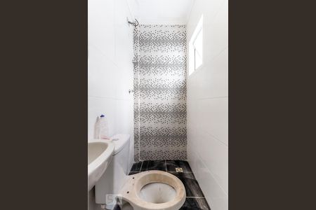 Banheiro de kitnet/studio para alugar com 1 quarto, 28m² em Vila Medeiros, São Paulo