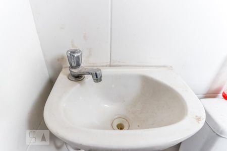 Banheiro de kitnet/studio para alugar com 1 quarto, 28m² em Vila Medeiros, São Paulo