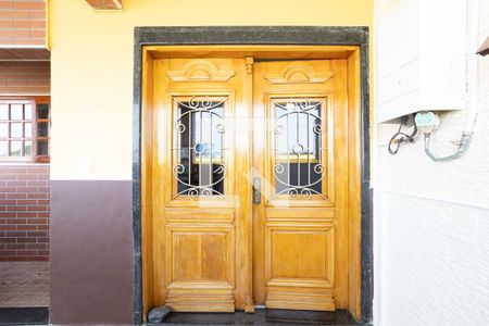 Casa à venda com 343m², 2 quartos e 4 vagas Casa à venda com 343m², 2 quartos e 4 vagasEntrada