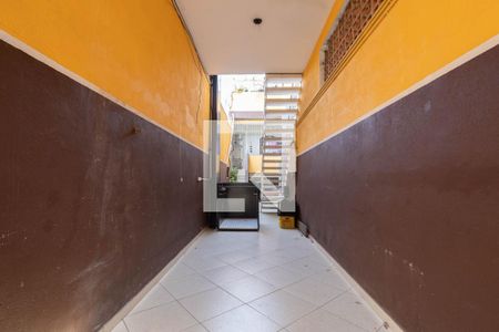 Casa à venda com 343m², 2 quartos e 4 vagas Casa à venda com 343m², 2 quartos e 4 vagasEntrada