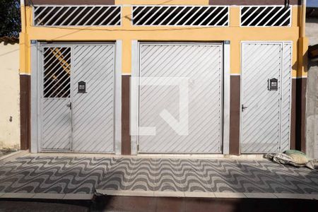 Casa à venda com 343m², 2 quartos e 4 vagas Casa à venda com 343m², 2 quartos e 4 vagasFachada