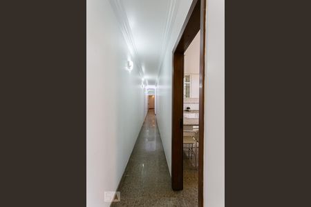 Casa para alugar com 600m², 3 quartos e 7 vagasCorredor