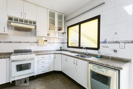 Casa para alugar com 600m², 3 quartos e 7 vagasCozinha